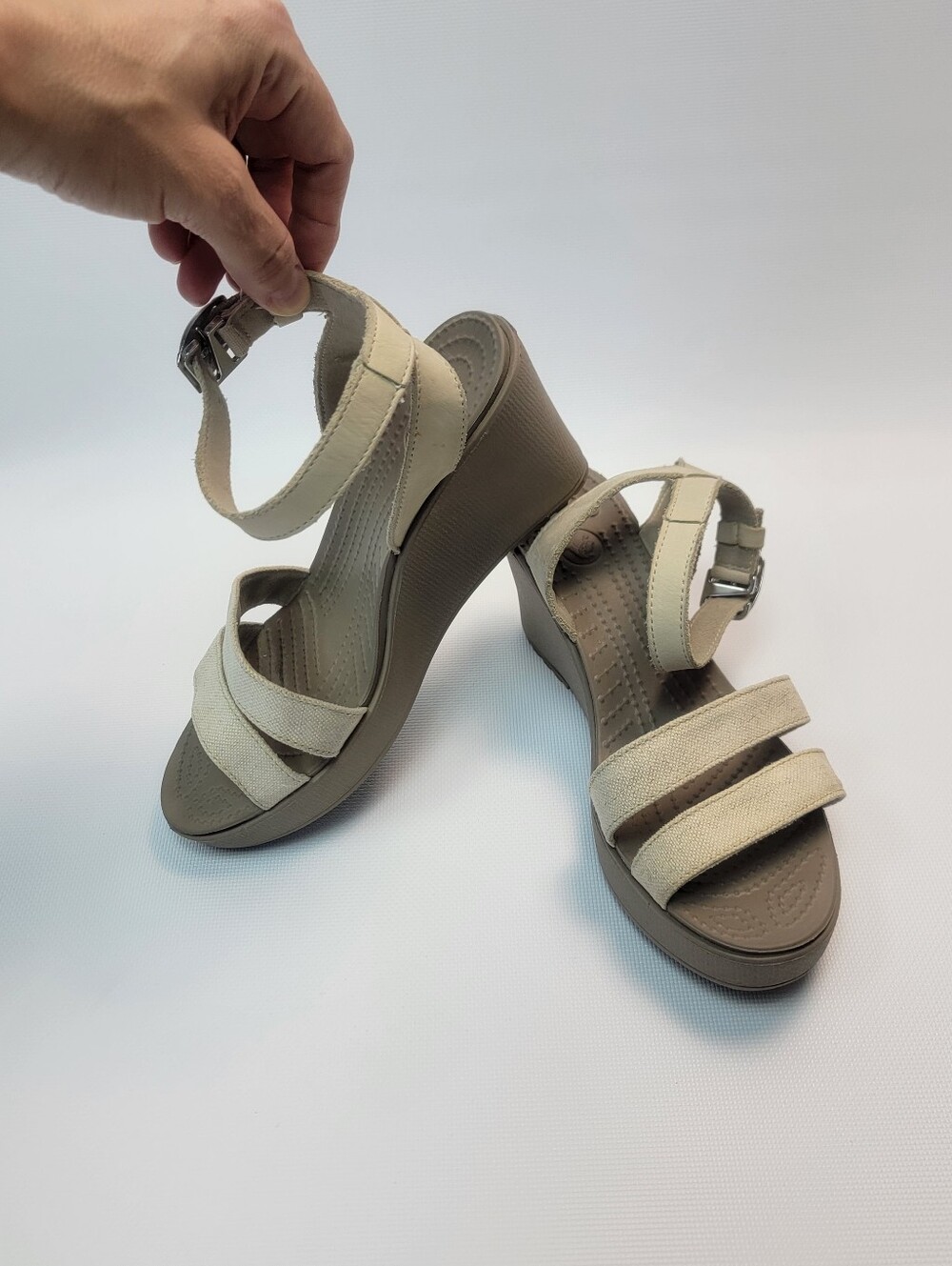 Crocs Women's Sandal Leigh IVORY Beige Ankle Strap Wedge Platform Sandals Sz 6M